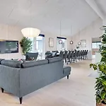Luxury House For 20 - By Traum Nyaraló *