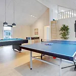 Luxury House For 20 - By Traum Nyaraló Sarup