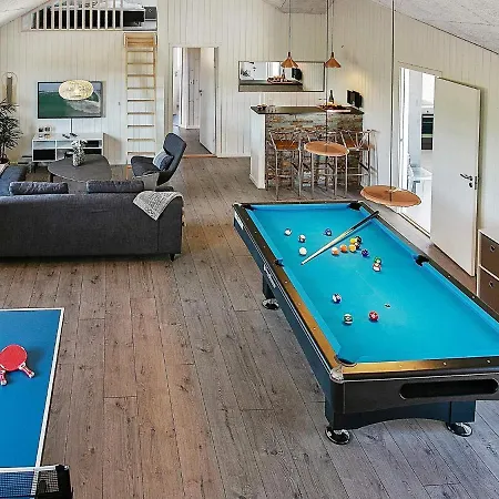 Luxury House For 20 *