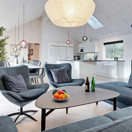 Luxury House For 20 *