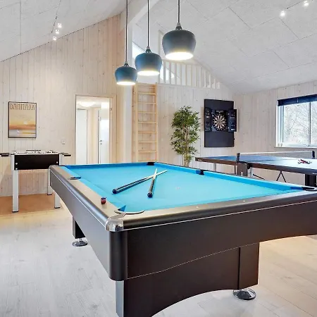 Luxury House For 20 - By Traum Casa de Férias Sarup