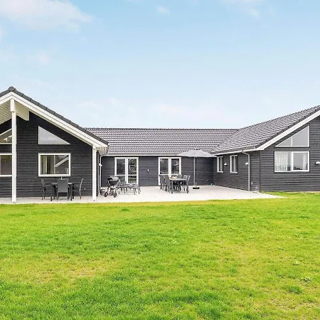 Luxury House For 20 - By Traum