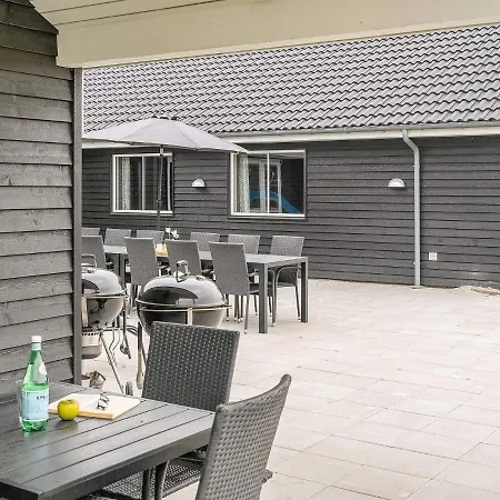 Luxury House For 20 *