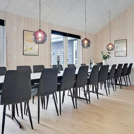 Luxury House For 20 *