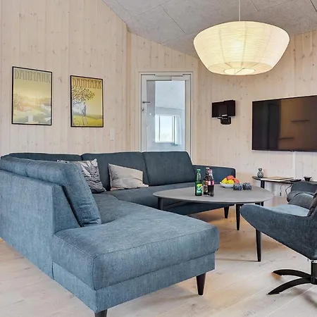 Luxury House For 20 *