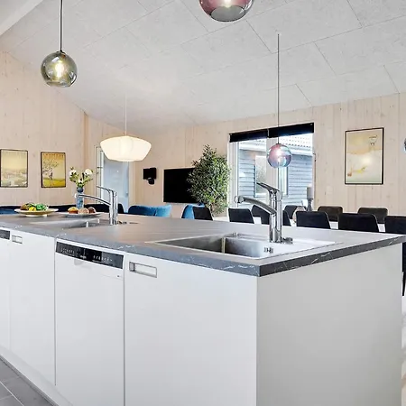 بيت للعطل Luxury House For 20 *